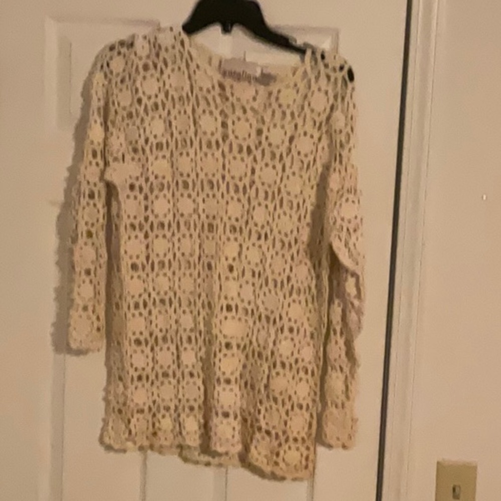 NWOT Sweater size large. Light Cream Color By Carolina